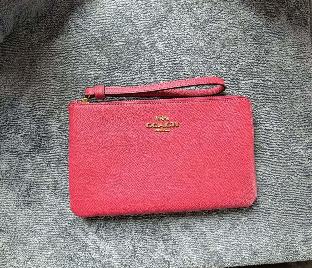 Coach Crossgrain Leather Large Corner Zip Wristlet in Fuchsia Pink - Picture 3 of 7
